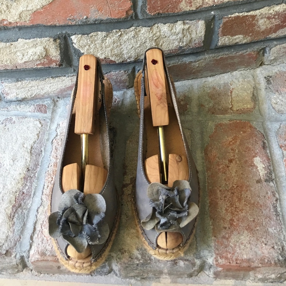 Azura Gray Leather Floral Espadrille Sandal